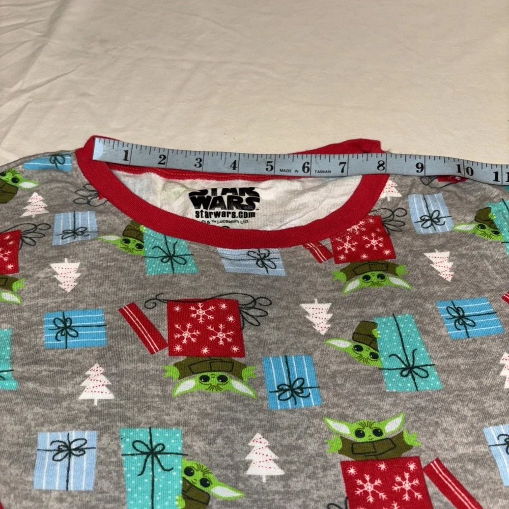 Star Wars Baby Yoda Christmas Sweater‎ Size Small, Two Piece